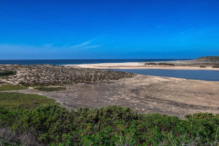 Foto de Vista de la playa y laguna de Melides, Alentejo, Portugal - Imagen libre de derechos