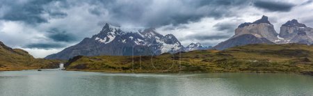 Téléchargez les photos : Vue du lac Pehoe dans le parc national Torres del Paine, Chili - en image libre de droit