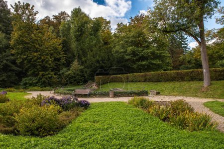 Téléchargez les photos : Le parc historique de printemps Kronthal, Kronberg im Taunus, Allemagne - en image libre de droit