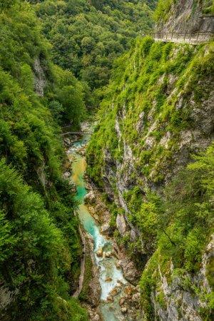 Foto de Tolmin Gorge (Tolminska Korita), Valle de Soca, Parque Nacional de Triglav, Eslovenia, Europa. - Imagen libre de derechos