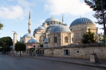 Téléchargez les photos : Istanbul, Turquie - Juillet 2022 : Mosquée Shehzade ou Mosquée Princes ou Sehzade Camii dans le district de Fatih, Turquie. - en image libre de droit
