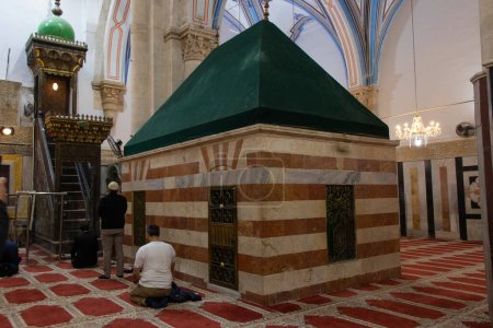 Téléchargez les photos : Sanctuaire connu comme le tombeau de Rebecca dans la mosquée Abraham à Hébron - en image libre de droit