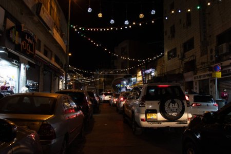 Foto de Las calles de Jerusalén en las noches de Ramadán. - Imagen libre de derechos