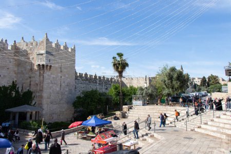 Téléchargez les photos : Porte de Damas de la vieille ville de Jérusalem - Israël : avril 2022. - en image libre de droit