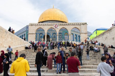 Téléchargez les photos : Le Dôme du Rocher. Vendredi à Jérusalem Palestine Israël : 22 avril 2022 - en image libre de droit
