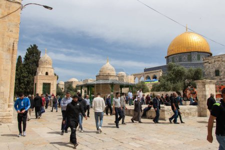 Téléchargez les photos : Une prière du vendredi dans la mosquée Al-Aqsa - en image libre de droit