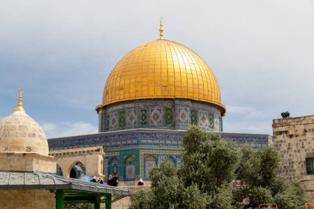 Téléchargez les photos : Le Dôme du Rocher dans la vieille ville de Jérusalem, Israël : 22 avril 2022 - en image libre de droit
