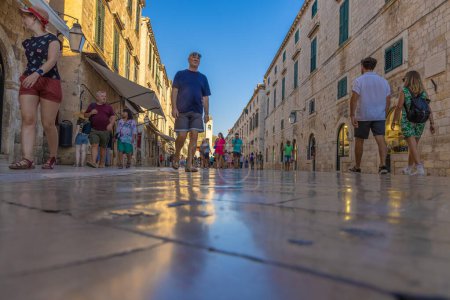 Téléchargez les photos : Streets in the historic old town of Dubrovnik, Croatia - en image libre de droit
