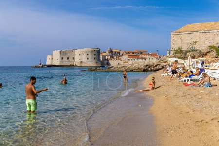Téléchargez les photos : Banje beach in Dubrovnik, Croatia - en image libre de droit