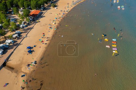 Foto de Vista aérea de la plaza Rajska (The Paradise Beach) en la isla Rab, Croacia - Imagen libre de derechos