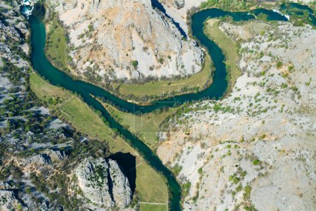 Téléchargez les photos : Vue aérienne du confluent des rivières Krupa et Zrmanja et de leurs canyons, Croatie - en image libre de droit