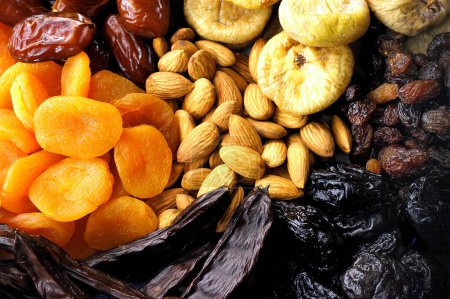 Foto de Display of nuts and dried fruits - Imagen libre de derechos