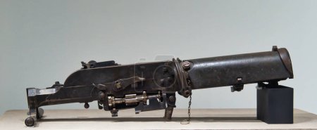 una ametralladora alimentada con cinturón del Ejército Austro-Húngaro durante la Primera Guerra Mundial.