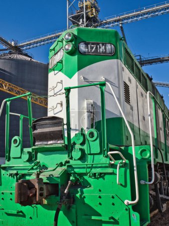 Téléchargez les photos : EMD SD45 Train de locomotives diesel (tout près) une locomotive diesel-électrique à six essieux construite par General Motors Electro-Motive Division - en image libre de droit