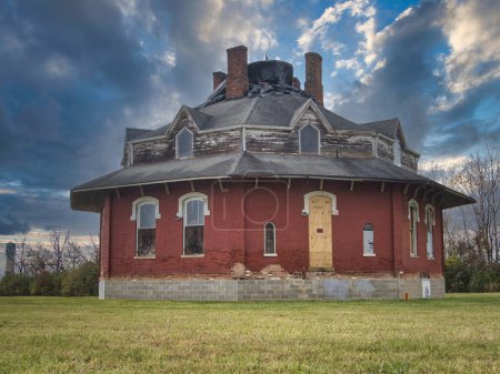 Photo for The Gregg-Crites Octagon house an eight-sided farmhouse in Circleville, Ohio Pickaway County USA . late Fall 2023 - Royalty Free Image