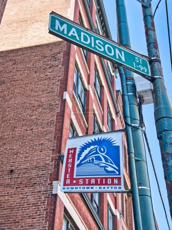 Foto de Madison St en Webster Station en el centro de Dayton Ohio, Estados Unidos 2024, Webster Station es uno de los nueve distritos históricos de Dayton - Imagen libre de derechos