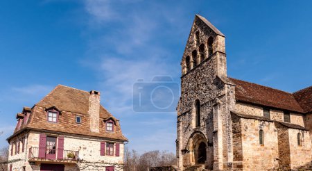 Téléchargez les photos : Eglise Notre-Dame de Beaulieu sur Dordogne, Correze, Nouvelle Aquitaine, France - en image libre de droit