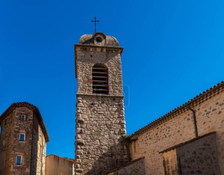 Téléchargez les photos : Eglise Saint Etienne sur les hauteurs d'Anduze, dans les Cévennes, dans le Gard, en Occitanie, France - en image libre de droit