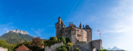 Téléchargez les photos : Château de Menthon-Saint-Bernard, en Haute Savoie, France - en image libre de droit