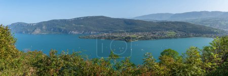 Foto de Vista panorámica del lago Bourget, Saboya, Francia - Imagen libre de derechos