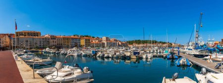 Téléchargez les photos : Vue panoramique de la ville de Port-Vendres, dans les Pyrénées Orientales, Occitanie, France - en image libre de droit