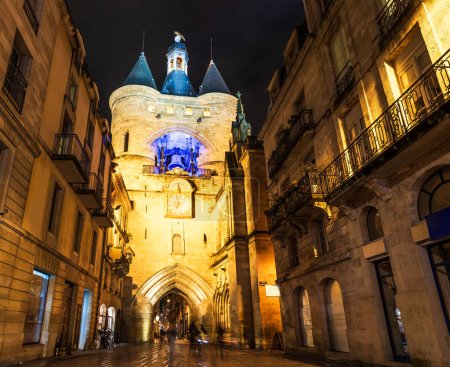 Téléchargez les photos : La Grande Cloche, ou Porte Saint-Eloi, la nuit, à Bordeaux, Gironde, Nouvelle Aquitaine, France - en image libre de droit