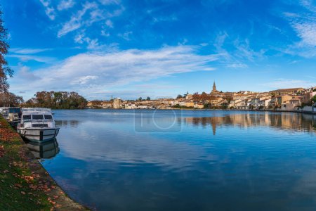 Téléchargez les photos : Quai de la Cybelle et Canal du Midi, Castelnaudary, Aude, Occitanie, France - en image libre de droit