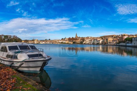 Téléchargez les photos : Quai de la Cybelle et Canal du Midi, Castelnaudary, Aude, Occitanie, France - en image libre de droit