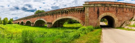 Téléchargez les photos : Pont Canal à Moissac, Tarn et Garonne en Occitanie, France - en image libre de droit