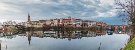 Téléchargez les photos : Panorama de Montauban dans le Tarn et Garonne en Occitanie, France - en image libre de droit