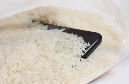 Smartphone in Bag of Rice to remove water from phone