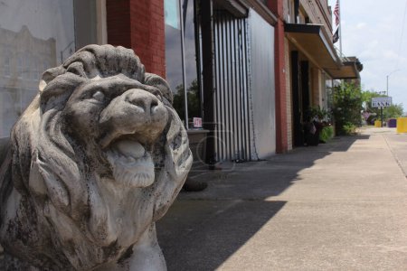 Statue de lion située dans le centre historique de Granger TX