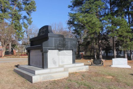 Photo for Tyler TX - January 4, 2024: Crypt in Rose Hill Cemetery designed to look like a piano. Grave of Madge Ward located in Tyler TX - Royalty Free Image