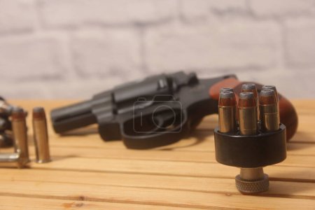 Pistolet Revolver Vintage avec munitions et chargeur de vitesse