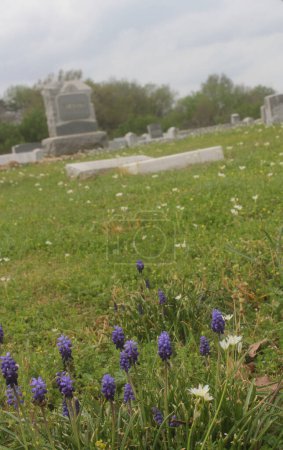 Historischer Friedhof in Troup Tx am bewölkten Tag