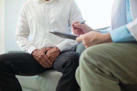 Les patients qui sont préoccupés par le cancer de la prostate demandent l'avis d'un conseiller médical pour examiner leurs symptômes avec un spécialiste du cancer de la prostate et sont compétents dans le traitement du cancer de la prostate.