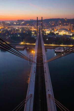Sonnenaufgang von der Brücke über die Save in Belgrad, Serbien