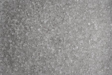 Téléchargez les photos : Texture de nouveaux cristaux de gel de silice. C'est un déshydratant. Il adsorbe et retient la vapeur d'eau. - en image libre de droit