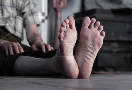 Foto de Pie de hombre adulto asiático. Concepto de cuidado de los pies, dolor, debilidad y salud. - Imagen libre de derechos