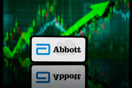 Foto de Nueva York, Estados Unidos de América - 2023 10 de marzo: Abbott company on stock market. Abbott éxito financiero y beneficios - Imagen libre de derechos