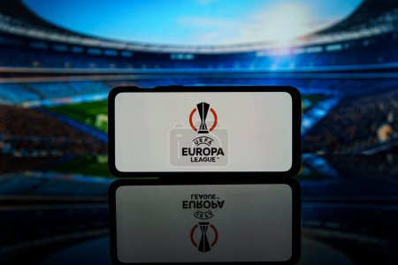 Téléchargez les photos : Logo Europa League à l'écran. Tournoi de football européen. Photo de haute qualité - en image libre de droit