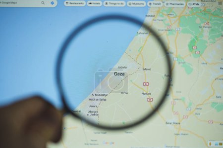 Foto de Tel Aviv, Israel - 2023 8 de octubre: Franja de Gaza e Israel en Google Maps. Foto de alta calidad - Imagen libre de derechos