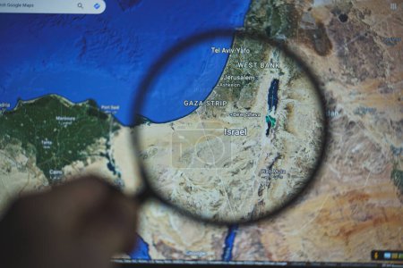 Foto de Tel Aviv, Israel - 2023 8 de octubre: Franja de Gaza, Palestina e Israel en google maps - Imagen libre de derechos