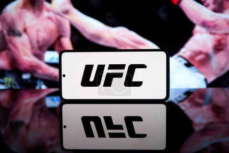 Foto de Las Vegas, Estados Unidos de América - 2024 May 16: UFC logo shown on mobile phone screen. Ultimate Fighting Championship. Foto de alta calidad - Imagen libre de derechos