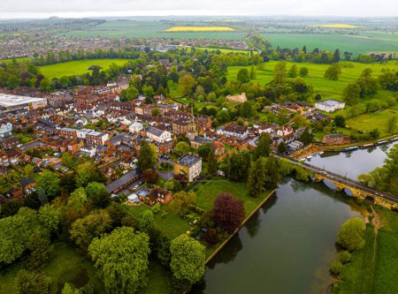 Téléchargez les photos : Vue aérienne de Wallingford, ville historique du marché et paroisse civile située entre Oxford et Reading sur la Tamise en Angleterre, Royaume-Uni - en image libre de droit