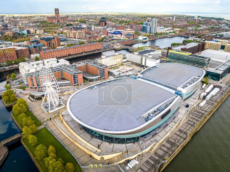Téléchargez les photos : Bord de l'eau Liverpool arena en Angleterre - en image libre de droit