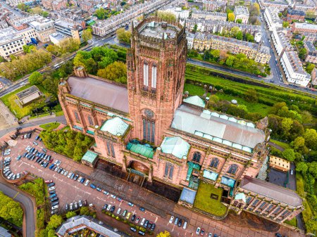 Téléchargez les photos : Vue aérienne de la cathédrale de Liverpool, le siège de l'évêque de Liverpool et la plus grande cathédrale de Grande-Bretagne, Royaume-Uni - en image libre de droit