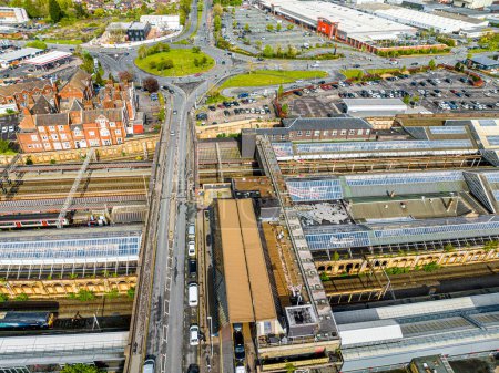 Téléchargez les photos : Vue aérienne de la ville de Crewe, une ville ferroviaire et paroisse civile dans l'autorité unitaire du Cheshire East dans le Cheshire, Angleterre, Royaume-Uni - en image libre de droit