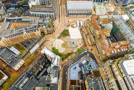 Foto de Vista aérea de Birmingham, una ciudad importante en la región de West Midlands de Inglaterra, con múltiples hitos de la era de la Revolución Industrial, Reino Unido - Imagen libre de derechos