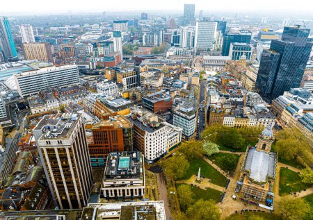 Téléchargez les photos : Vue aérienne de Birmingham, une ville majeure de la région des West Midlands en Angleterre, avec de multiples monuments de l'ère de la révolution industrielle, Royaume-Uni - en image libre de droit